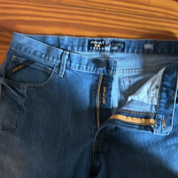 Men’s ARIAT jeans - Picture 2 of 4